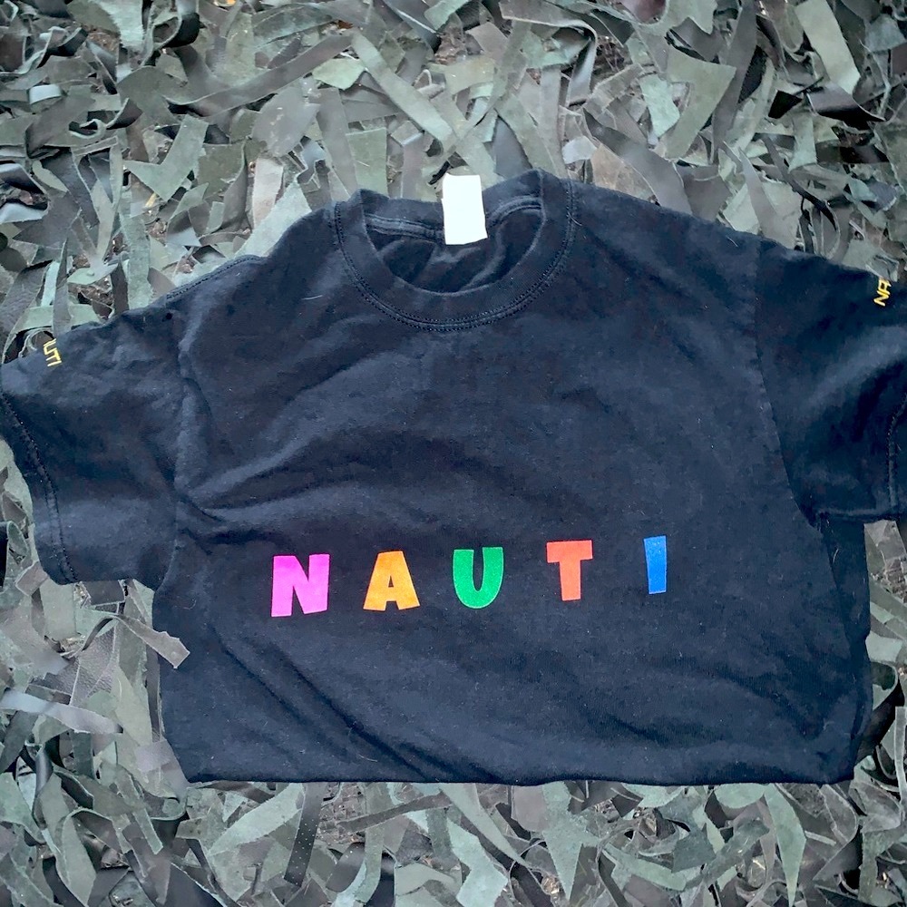 NAUTI STREETWEAR T-SHIRT